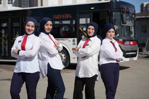 Direksiyonda kadın g&uuml;c&uuml;: Samsun&rsquo;da yolcuları kadın şof&ouml;rler taşıyor
