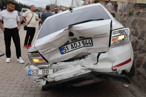 Direksiyonda rahatsızlanan sürücü kazaya neden oldu: 4 yaralı
