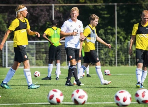 Dirk Kuyt, 11 yıl sonra Fenerbah&ccedil;e&rsquo;ye d&ouml;nd&uuml;
