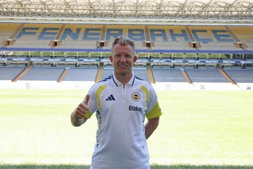 Dirk Kuyt, Fenerbah&ccedil;e&rsquo;de yardımcı antren&ouml;rl&uuml;k g&ouml;revine başladı
