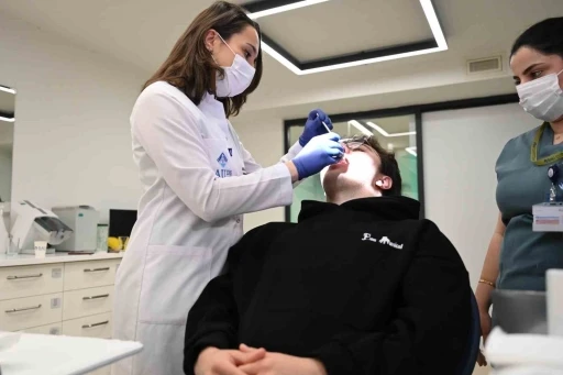 Diş eti hastalıkları Alzheimer&rsquo;a neden olabiliyor
