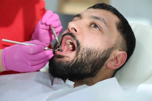 Diş hekiminden uyarı, iftardan sahura bardak bardak &ccedil;ay i&ccedil;enler dikkat
