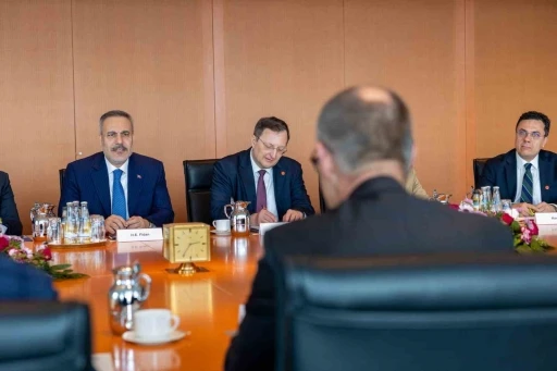 Dışişleri Bakanı Fidan, Almanya Başbakanı Merz ile g&ouml;r&uuml;şt&uuml;
