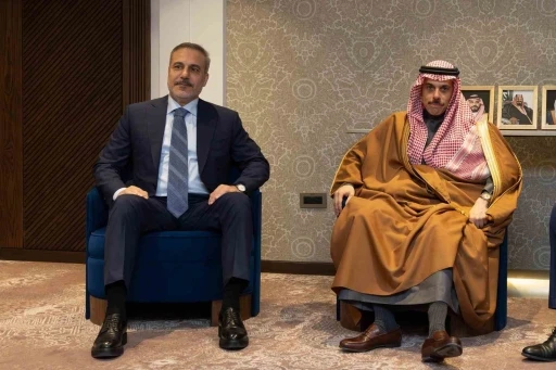 Dışişleri Bakanı Fidan, Katarlı ve &Uuml;rd&uuml;nl&uuml; mevkidaşları ile bir araya geldi
