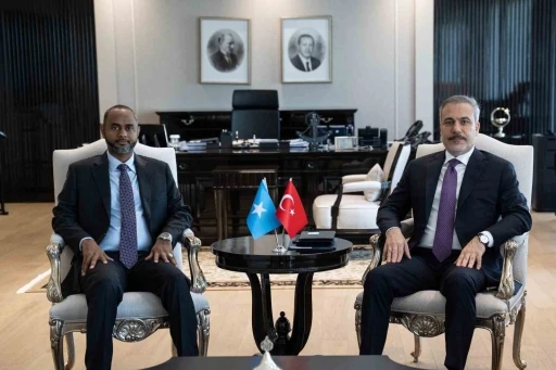 Dışişleri Bakanı Fidan, Somali Limanlar ve Deniz Ulaştırma Bakanı Nur ile görüştü
