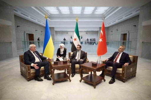 Dışişleri Bakanı Fidan, Suriyeli ve Ukraynallı mevkidaşları ile &uuml;&ccedil;l&uuml; g&ouml;r&uuml;şme ger&ccedil;ekleştirdi
