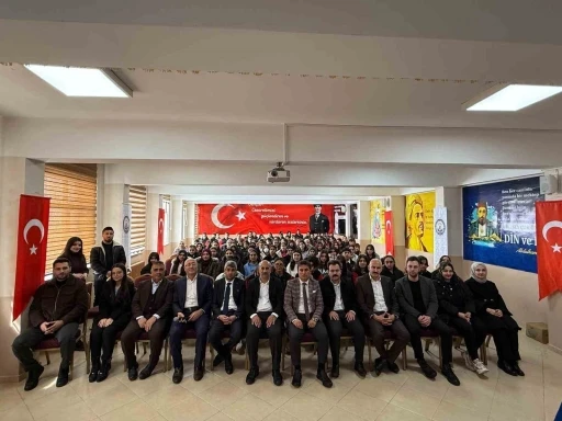 Diyadin&rsquo;de "Bir bilenle bilge nesil" projesi &ouml;ğrencilerle buluştu
