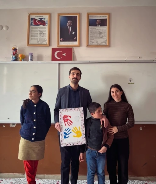 Diyadin&rsquo;de renkli ellerle farkındalık
