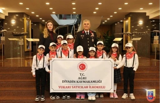 Diyadinli &ouml;ğrenciye 23 Nisan&rsquo;da unutulmaz g&ouml;rev
