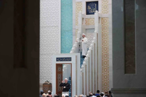 Diyanet İşleri Başkanı Erbaş, Ahmet Hamdi Akseki Camii’nde hutbe okudu
