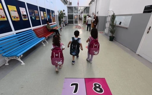Diyarbakır&rsquo;da 440 &ccedil;ocuğa okul &ccedil;antası ve kırtasiye desteği

