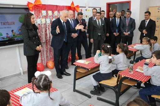 Diyarbakır&rsquo;da 458 bin &ouml;ğrenci karne aldı
