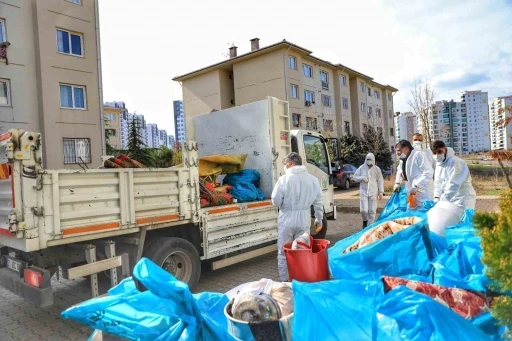 Diyarbakır’da 65 yaşındaki kadının evinde 30 torba çöp çıktı
