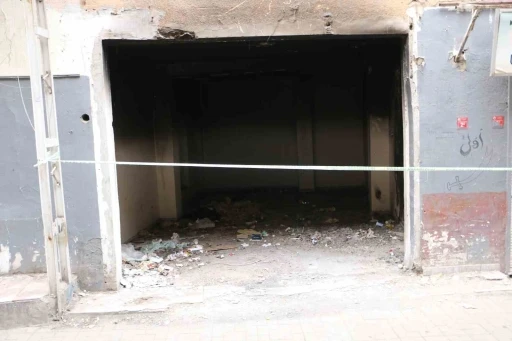 Diyarbakır’da ağır hasarlı apartman tehlike saçıyor
