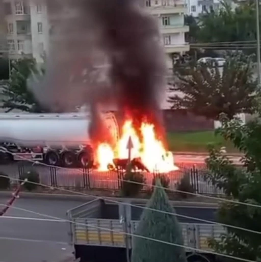 Diyarbakır’da alevlere teslim olan otomobil patladı
