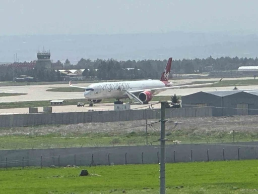 Diyarbakır’da arızası giderilen İngiltere uçağı yeniden Hindistan’a uçtu

