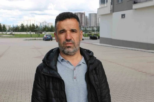 Diyarbakır’da başıboş sokak köpeği saldırıları güvenlik kamerasında: 12 saldırgan köpek belediye tarafından toplatıldı
