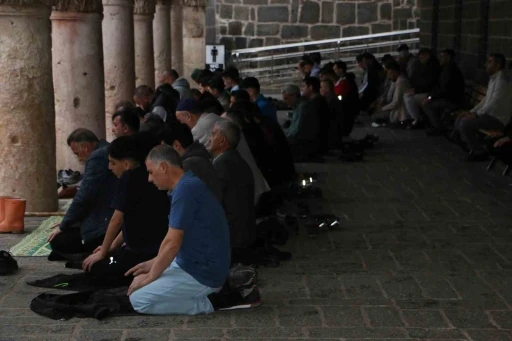 Diyarbakır’da bayram namazında yoğunluk
