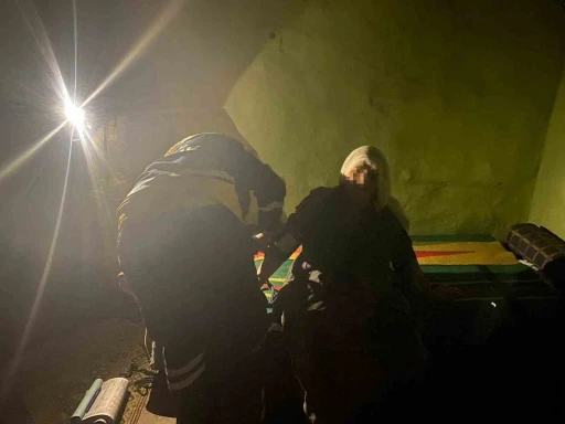 Diyarbakır&rsquo;da belediye ve sağlık ekipleri yolu kapalı k&ouml;ydeki yaşlı &ccedil;ifte b&ouml;yle ulaştı
