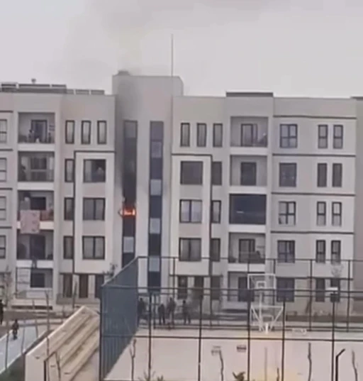 Diyarbakır’da bina yangını: 3’ü çocuk 5 kişi dumandan etkilendi
