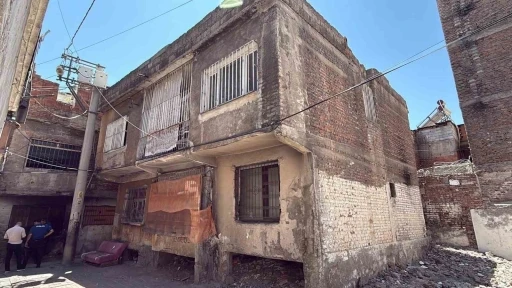 Diyarbakır&rsquo;da bir eve silahlı saldırı d&uuml;zenlendi
