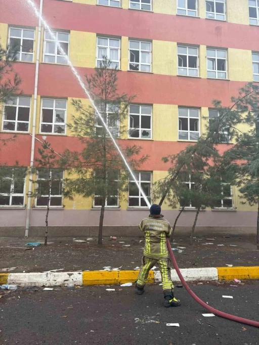 Diyarbakır&rsquo;da boş okulda yangın
