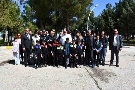 Diyarbakır’da çocuklar polis okulunu gezdi
