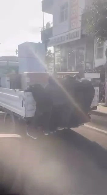 Diyarbakır’da çocukların tehlikeli yolculuğu kameraya yansıdı
