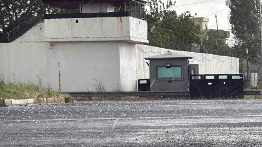 Diyarbakır&rsquo;da dolu ve sağanak yağışı
