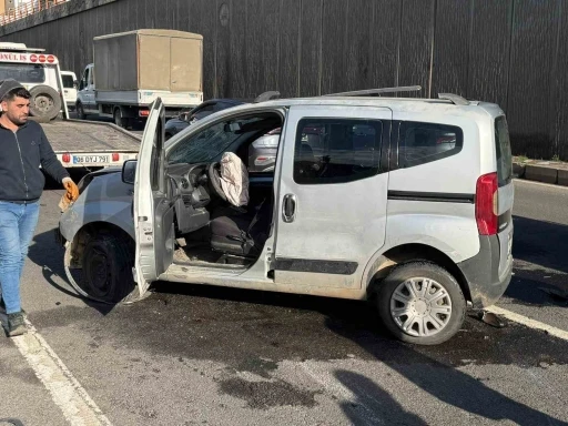 Diyarbakır&rsquo;da d&uuml;ğ&uuml;n konvoyunda kaza: 3 yaralı
