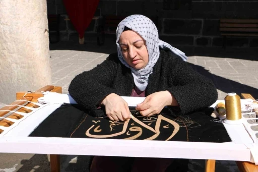 Diyarbakır&rsquo;da Esma-&Uuml;l H&uuml;sna Maraş işlemeleri Ulu Cami&rsquo;de sergilendi
