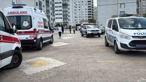 Diyarbakır&rsquo;da ev yangınında 1 kişi dumandan etkilendi
