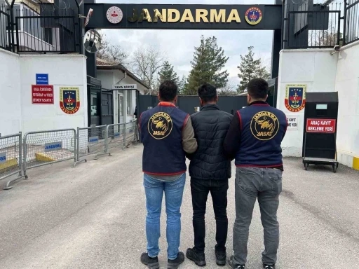 Diyarbakır&rsquo;da farklı su&ccedil;lardan araması bulunan 138 kişi yakalandı
