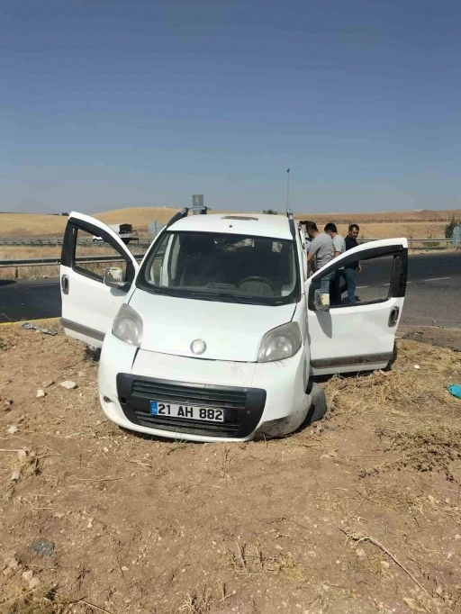 Diyarbakır’da hafif ticari ile otomobil çarpıştı: 5 yaralı
