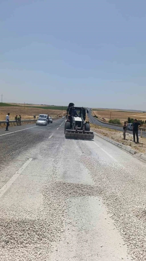 Diyarbakır&rsquo;da hafriyat kamyonu devrildi: 1 yaralı
