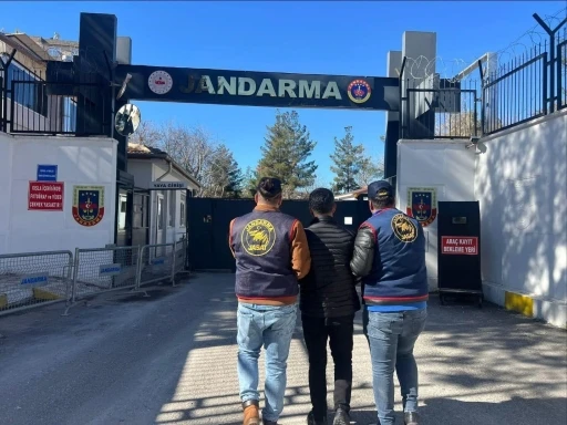 Diyarbakır&rsquo;da haklarında kesinleşmiş hapis cezası bulunan 105 kişi yakalandı
