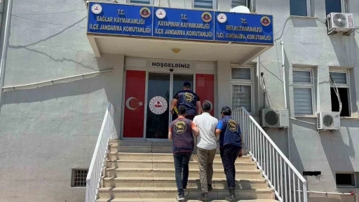 Diyarbakır&rsquo;da haklarında kesinleşmiş hapis cezası bulunan 141 kişi yakalandı

