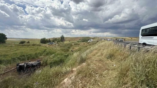 Diyarbakır&rsquo;da iki otomobilin &ccedil;arpıştığı kazada 1 &ouml;l&uuml;, 4 yaralı
