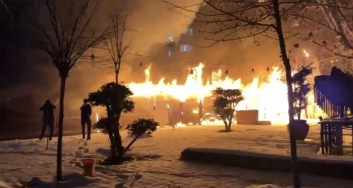 Diyarbakır&rsquo;da kafede yangın paniği
