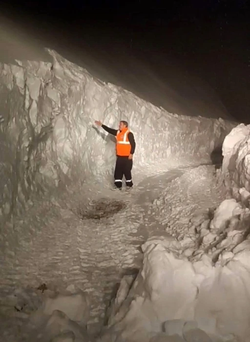 Diyarbakır&rsquo;da kar kalınlığı 3 metreyi aştı
