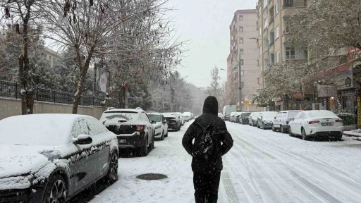 Diyarbakır&rsquo;da kar tatili &ouml;ğleden sonra geldi
