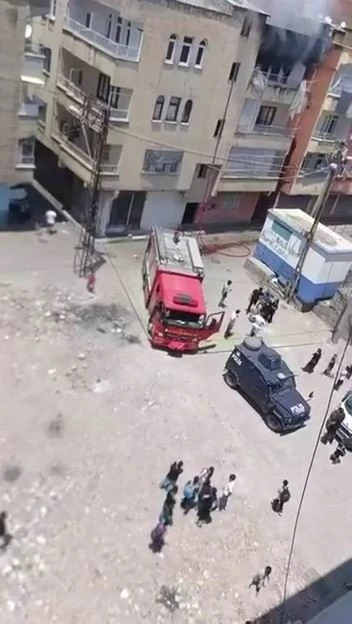 Diyarbakır&rsquo;da korkutan yangın: Ev k&uuml;l oldu
