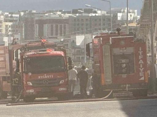 Diyarbakır’da kozmetik fabrikasında yangın
