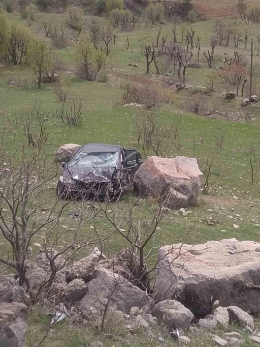 Diyarbakır’da lastiği patlayan otomobil devrildi: 1 yaralı
