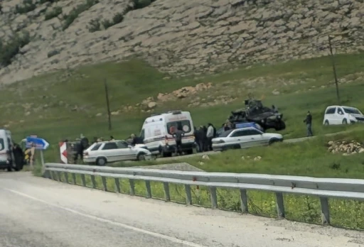 Diyarbakır&rsquo;da mezuniyet kutlamasına giden &ouml;ğrenciler kaza yaptı: 6 yaralı

