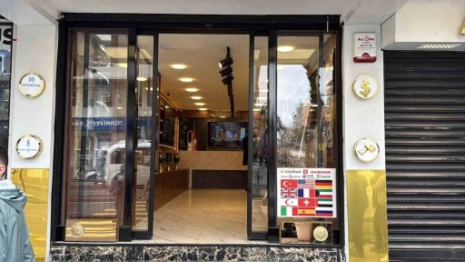 Diyarbakır&rsquo;da motosikletli şahıslar kuyumcu d&uuml;kkanını kurşunladı

