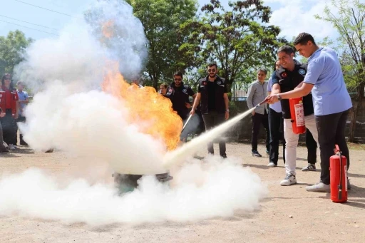 Diyarbakır&rsquo;da &ouml;ğrencilere afet eğitimi ve yangın tatbikatı
