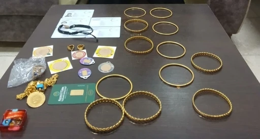 Diyarbakır&rsquo;da otob&uuml;ste unutulan &ccedil;ok sayıda altın sahibine teslim edildi
