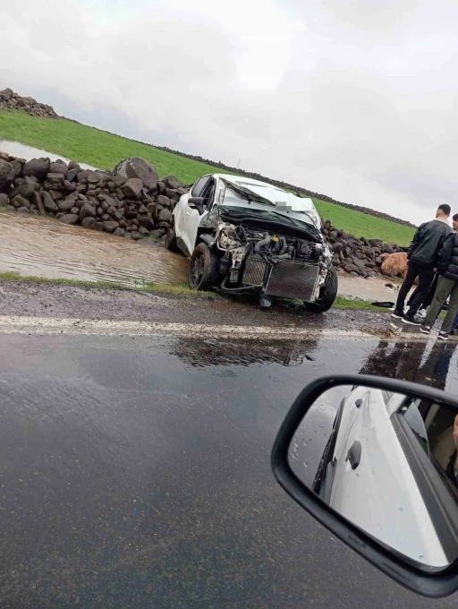 Diyarbakır&rsquo;da otomobil takla attı: 2 yaralı
