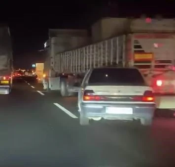 Diyarbakır’da otomobil tırın altına girdi: 1 yaralı

